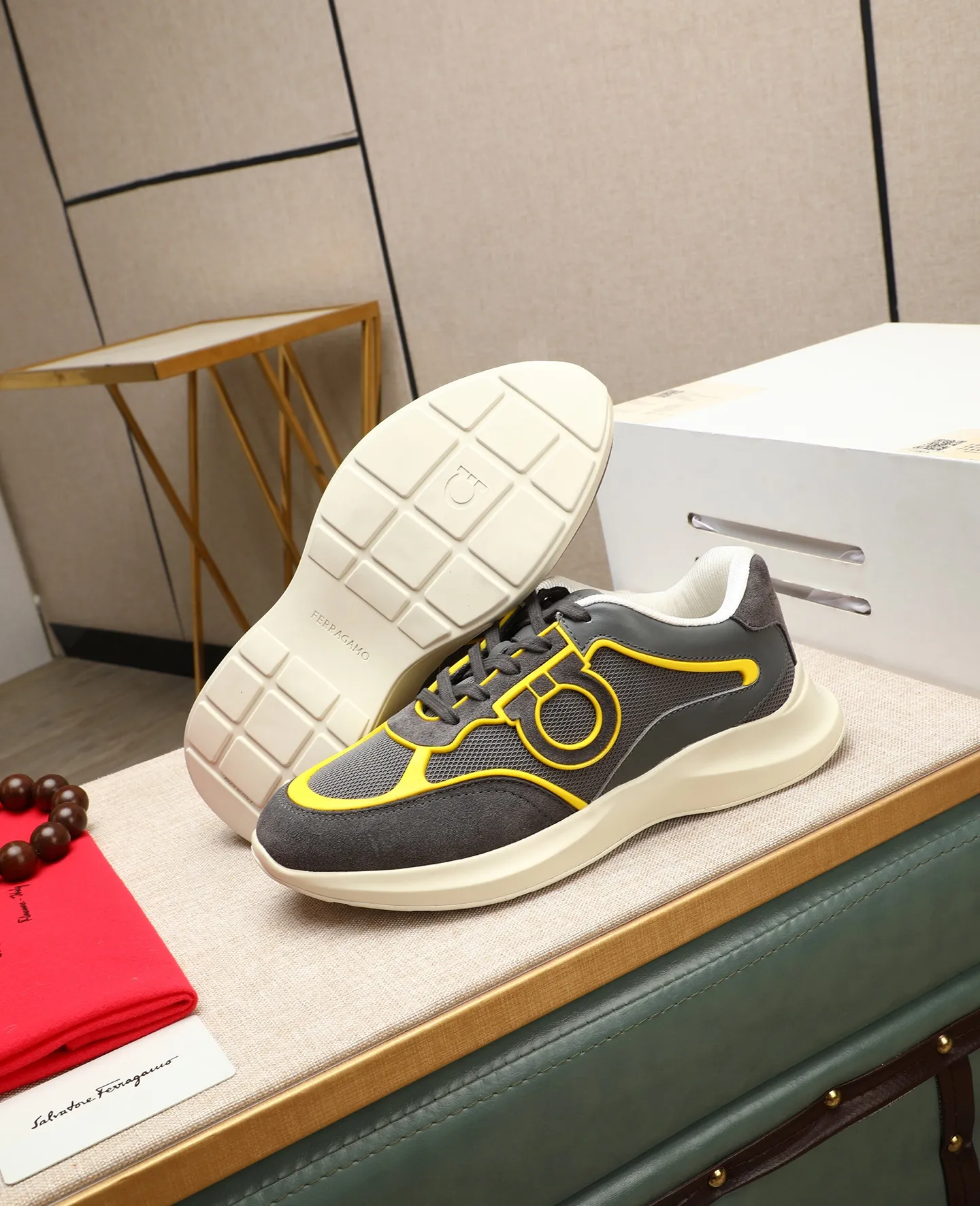 Men's shoes 💰700 📛📛 Salvatore Ferragamo is the world's top luxury footwear brand. It comes from the fashion kingdom of Italy. It is famous all over the world for its traditional handmade design and novel styles... 🚶🏻🚶🏻New suit shoes are available simultaneously at the counter. This model is purely handmade. The fabric is imported from Italy and original first-layer cowhide. Mesh + cowhide lining. Original authentic outsole🌀🌀Size: 39➖44 (38 45 customized)